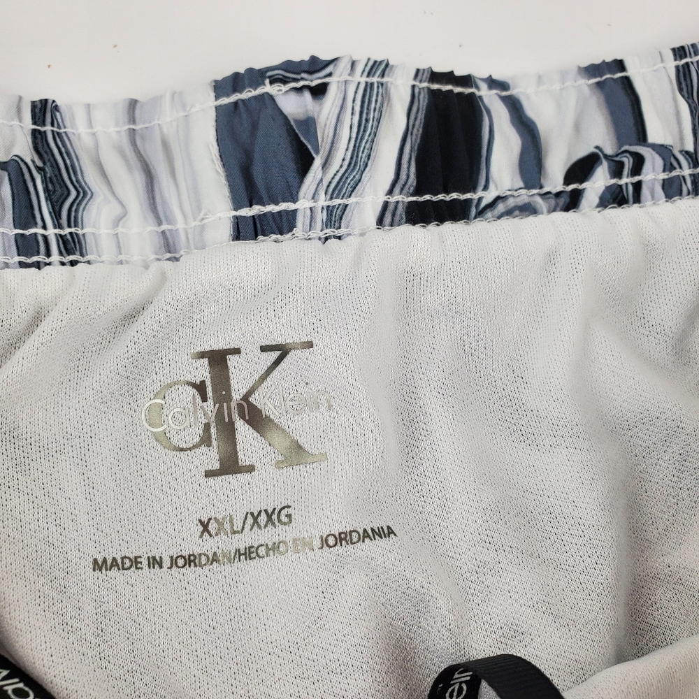 NWT Calvin Klein Marbled Look Shorts - Picture 2 of 3
